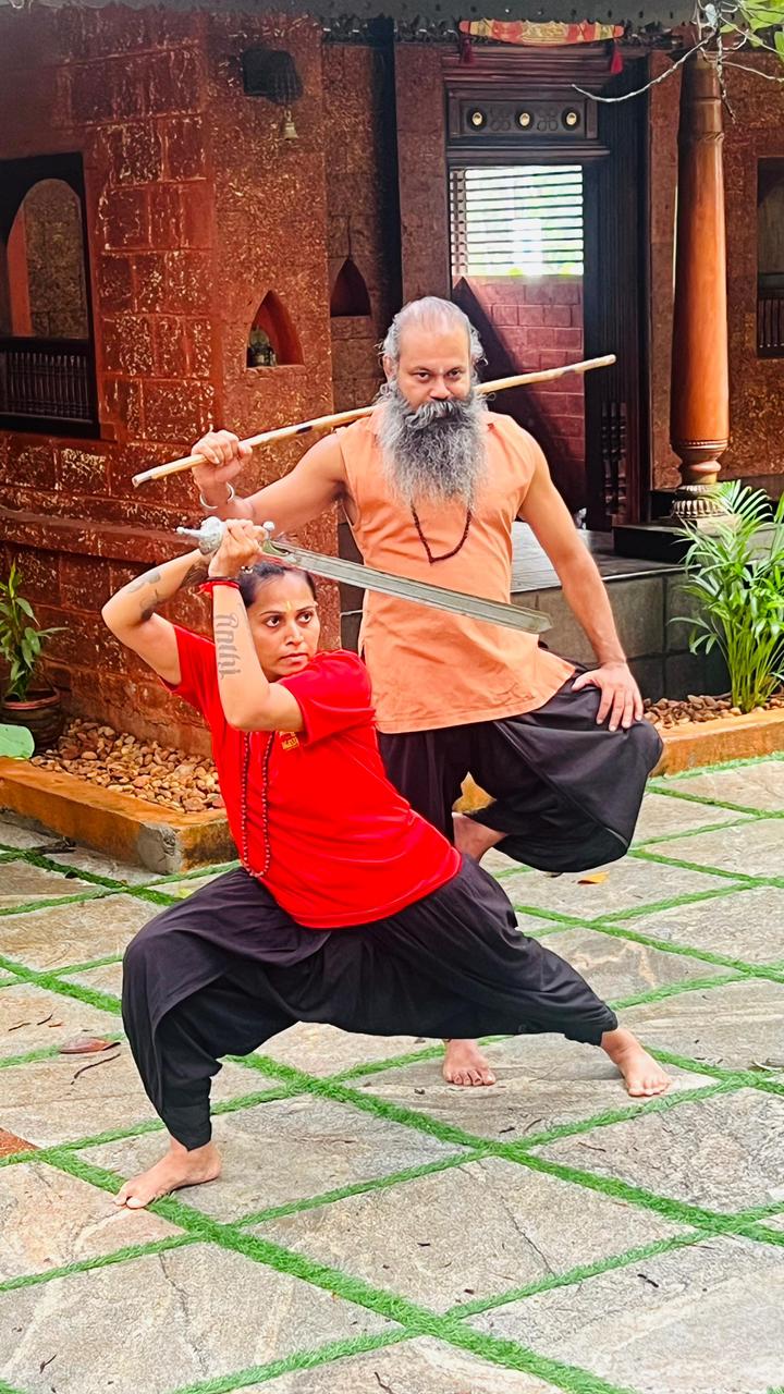 Rathi Priya Karalakattai Pose 1